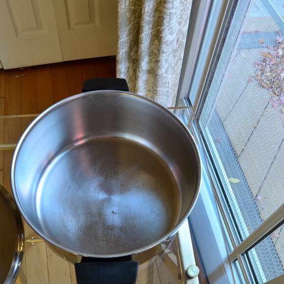 Revere Ware 6 Qt Stainless Steel Pot with Lid - Picture 5 of 9